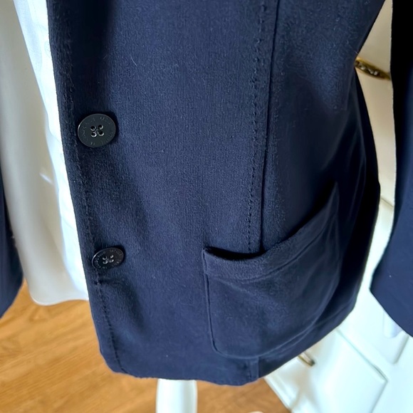 Liz Claiborne knit blazer. Navy blue size Medium. Soft, comfortable fabric - Picture 3 of 9